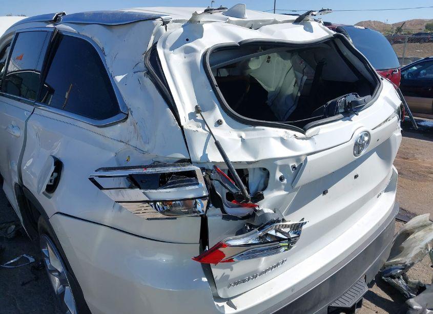 Photo 6 of 2019 Toyota Highlander LIMITED (VIN 5TDDZRFH7KS970825)
