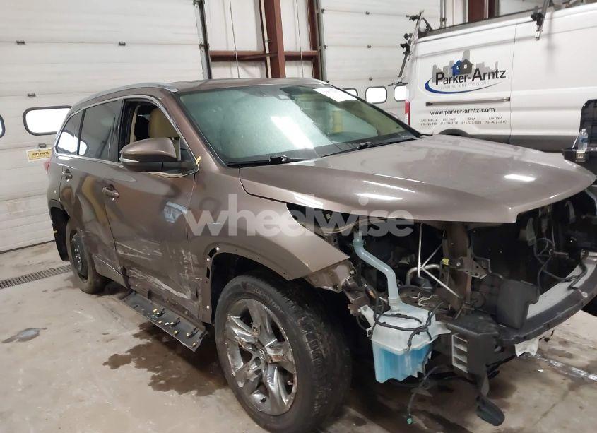 2017 Toyota Highlander LIMITED PLATINUM (VIN 5TDDZRFH8HS367469) main photo