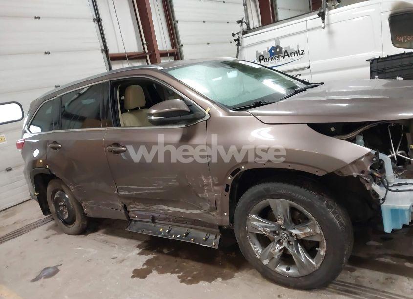 Photo 13 of 2017 Toyota Highlander LIMITED PLATINUM (VIN 5TDDZRFH8HS367469)
