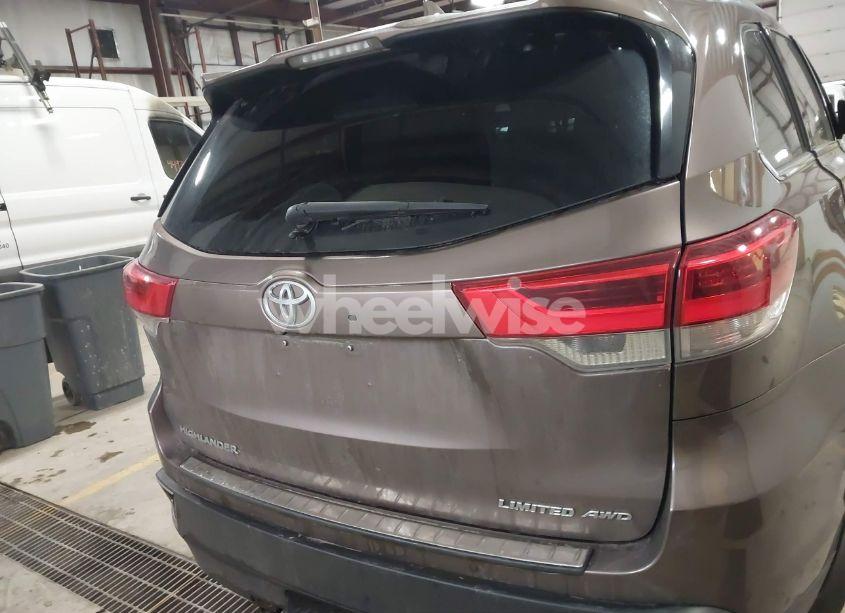 Photo 16 of 2017 Toyota Highlander LIMITED PLATINUM (VIN 5TDDZRFH8HS367469)