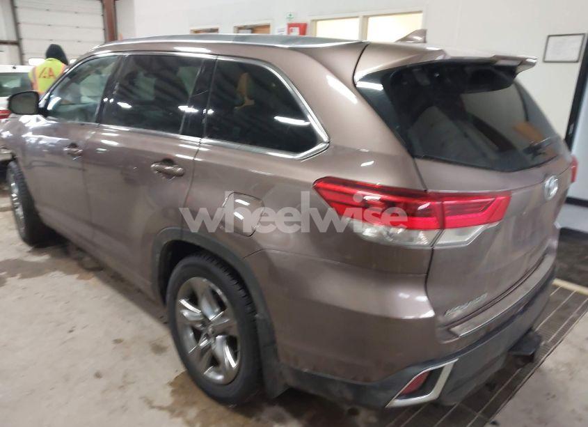 Photo 3 of 2017 Toyota Highlander LIMITED PLATINUM (VIN 5TDDZRFH8HS367469)