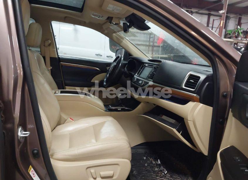 Photo 5 of 2017 Toyota Highlander LIMITED PLATINUM (VIN 5TDDZRFH8HS367469)
