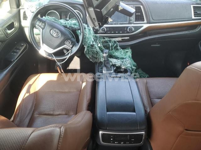 Photo 6 of 2017 TOYOTA HIGHLANDER LIMITED (VIN 5TDDZRFH8HS400888)