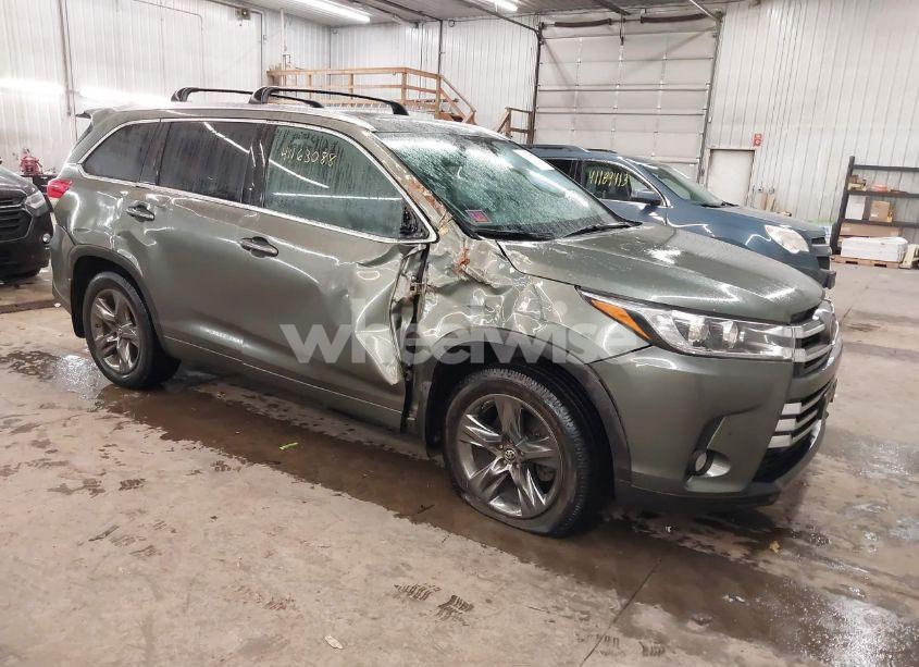 2018 Toyota Highlander LIMITED PLATINUM (VIN 5TDDZRFH8JS813447) main photo