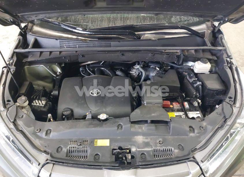 Photo 10 of 2018 Toyota Highlander LIMITED PLATINUM (VIN 5TDDZRFH8JS813447)