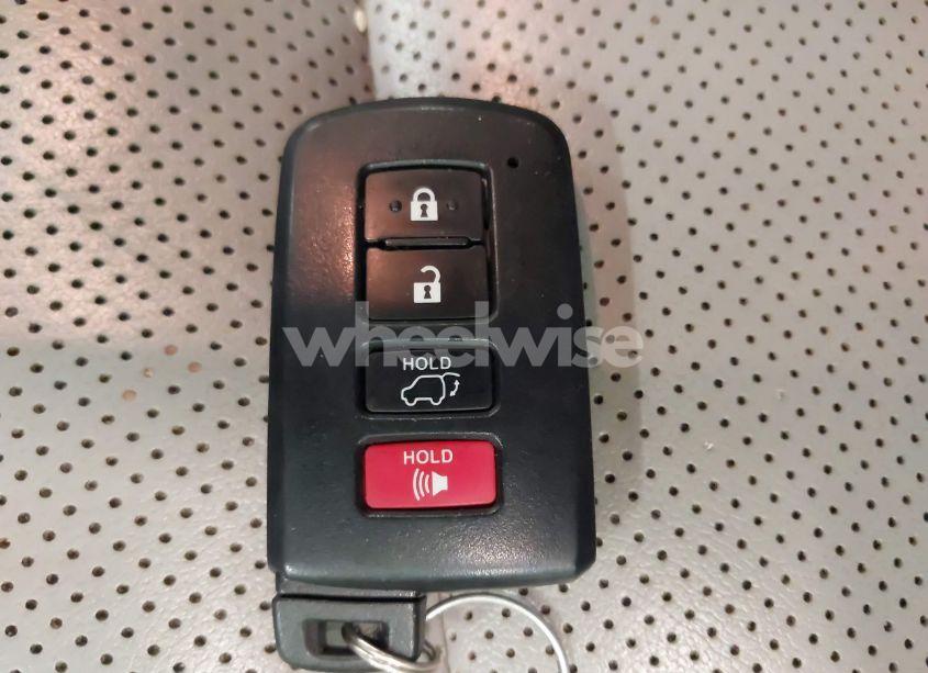 Photo 11 of 2018 Toyota Highlander LIMITED PLATINUM (VIN 5TDDZRFH8JS813447)