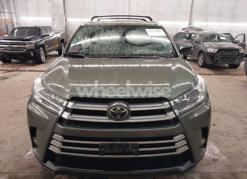 Photo 13 of 2018 Toyota Highlander LIMITED PLATINUM (VIN 5TDDZRFH8JS813447)