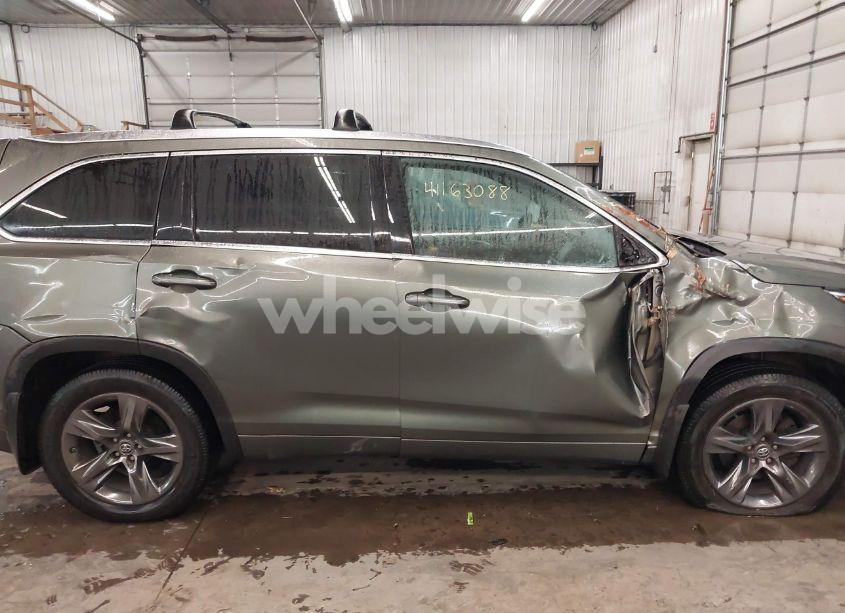 Photo 14 of 2018 Toyota Highlander LIMITED PLATINUM (VIN 5TDDZRFH8JS813447)