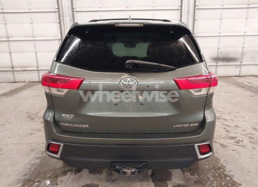 Photo 17 of 2018 Toyota Highlander LIMITED PLATINUM (VIN 5TDDZRFH8JS813447)
