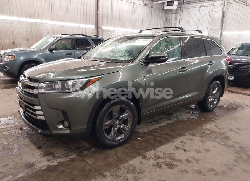 Photo 2 of 2018 Toyota Highlander LIMITED PLATINUM (VIN 5TDDZRFH8JS813447)