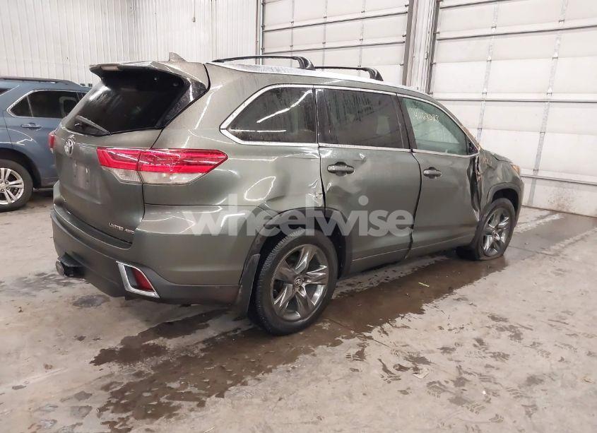 Photo 4 of 2018 Toyota Highlander LIMITED PLATINUM (VIN 5TDDZRFH8JS813447)