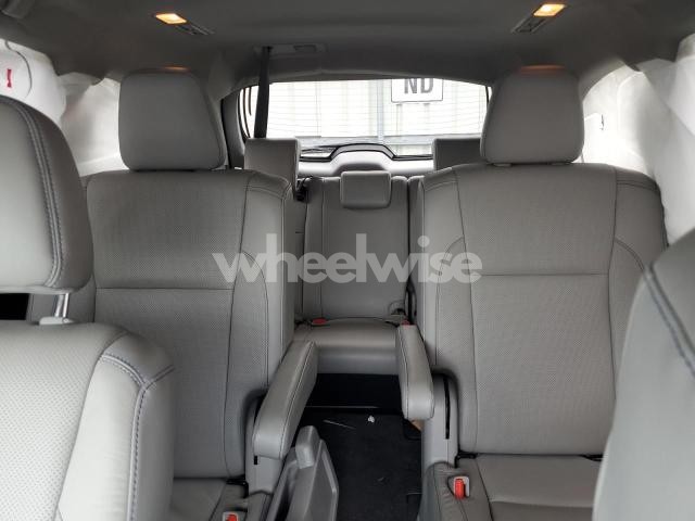 Photo 4 of 2019 TOYOTA HIGHLANDER LIMITED (VIN 5TDDZRFH8KS964788)