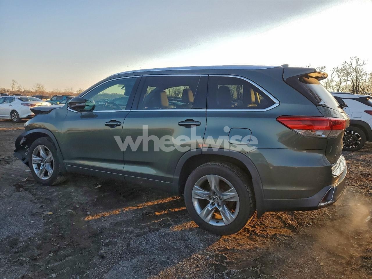 Photo 2 of 2017 TOYOTA HIGHLANDER LIMITED (VIN 5TDDZRFH9HS421846)