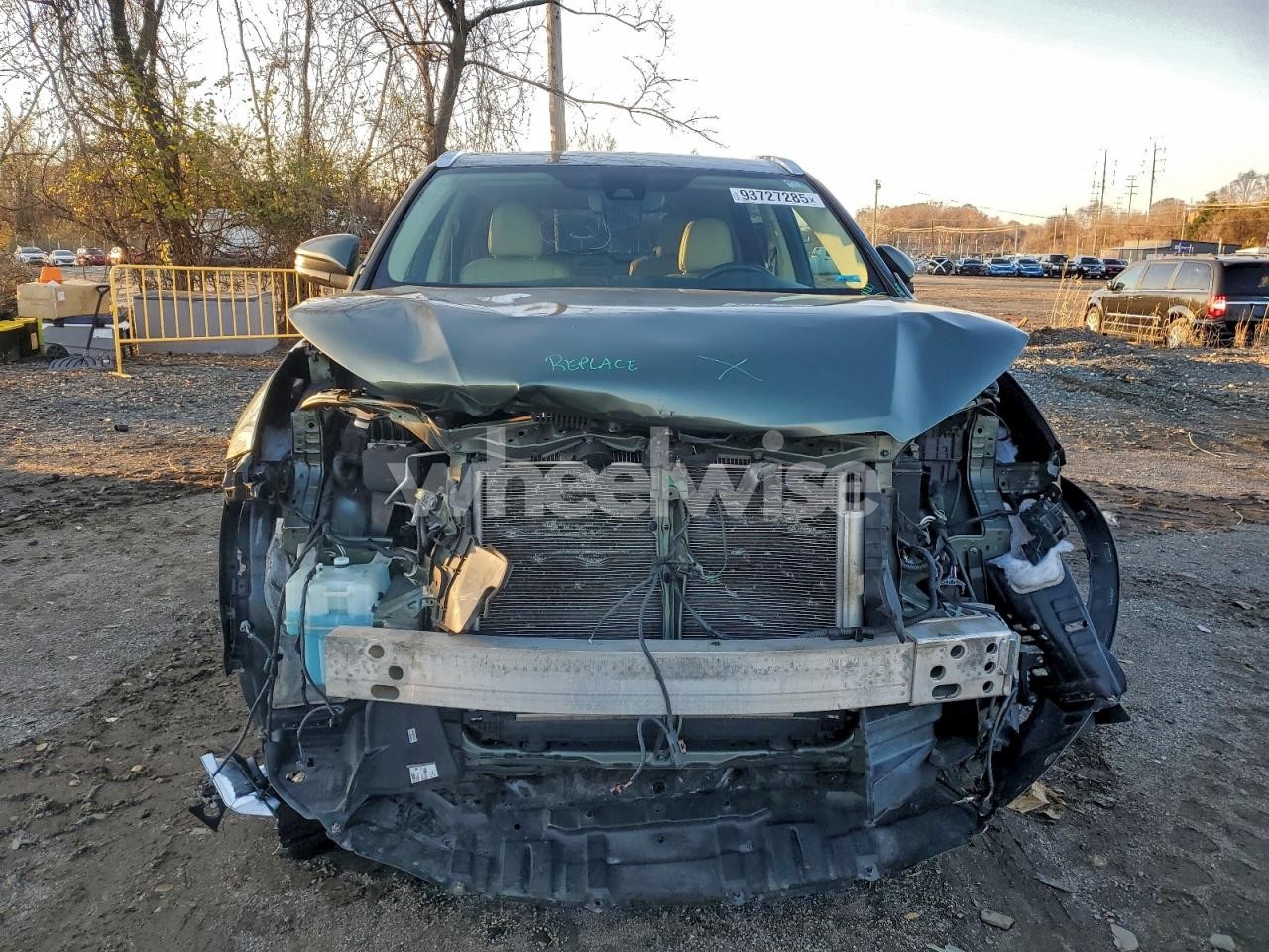 Photo 5 of 2017 TOYOTA HIGHLANDER LIMITED (VIN 5TDDZRFH9HS421846)