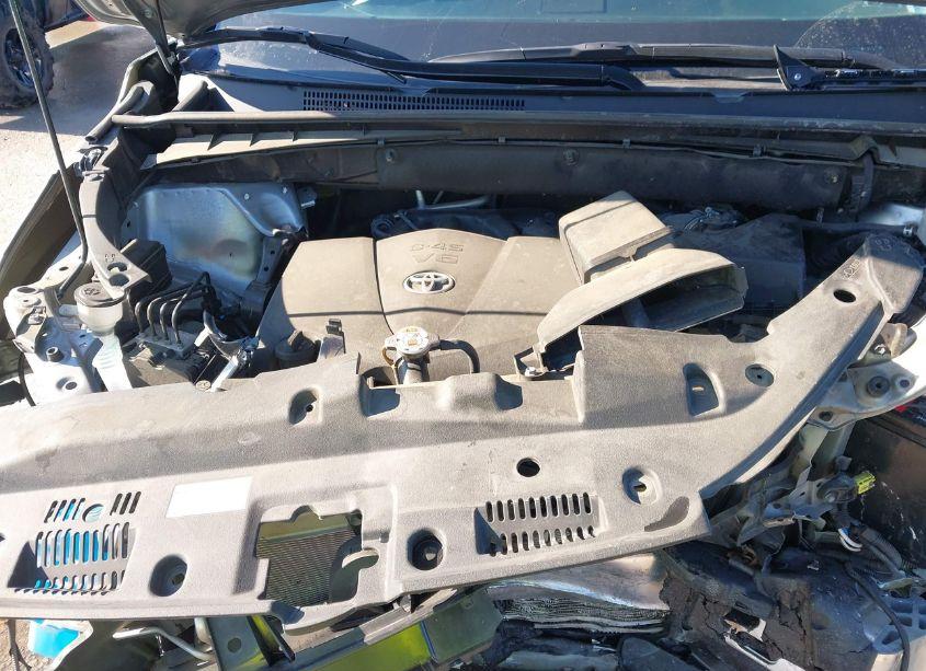 Photo 10 of 2019 Toyota Highlander LIMITED PLATINUM (VIN 5TDDZRFH9KS723435)