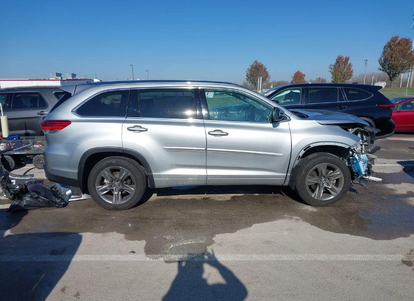 Photo 13 of 2019 Toyota Highlander LIMITED PLATINUM (VIN 5TDDZRFH9KS723435)