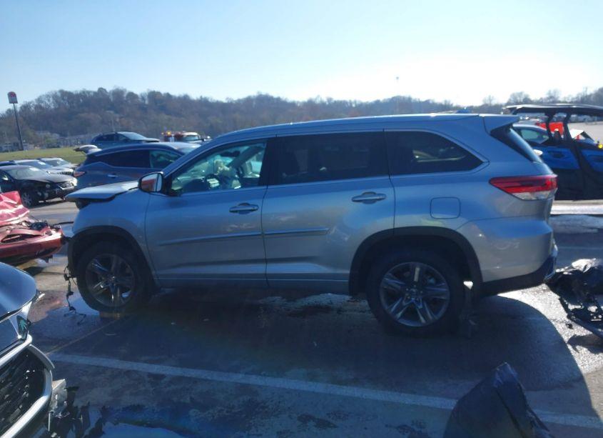 Photo 14 of 2019 Toyota Highlander LIMITED PLATINUM (VIN 5TDDZRFH9KS723435)