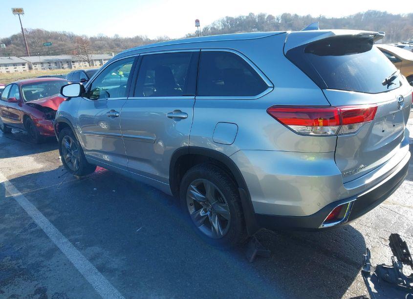 Photo 3 of 2019 Toyota Highlander LIMITED PLATINUM (VIN 5TDDZRFH9KS723435)