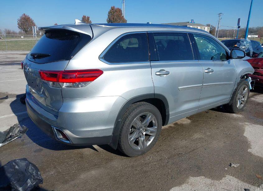 Photo 4 of 2019 Toyota Highlander LIMITED PLATINUM (VIN 5TDDZRFH9KS723435)