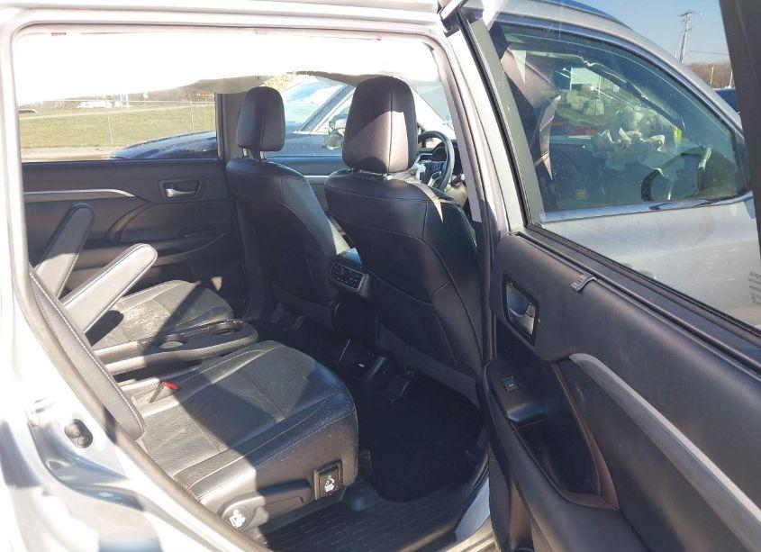 Photo 8 of 2019 Toyota Highlander LIMITED PLATINUM (VIN 5TDDZRFH9KS723435)