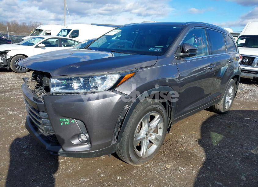 Photo 2 of 2019 Toyota Highlander LIMITED (VIN 5TDDZRFH9KS735262)