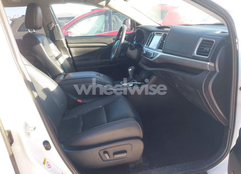 Photo 5 of 2019 Toyota Highlander LIMITED (VIN 5TDDZRFH9KS921416)