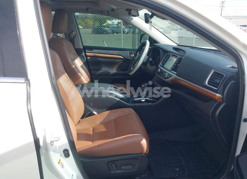 Photo 5 of 2019 Toyota Highlander LIMITED (VIN 5TDDZRFH9KS970129)