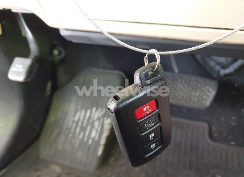 Photo 11 of 2017 Toyota Highlander LIMITED (VIN 5TDDZRFHXHS385617)