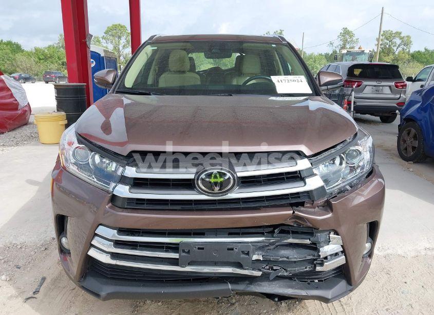Photo 13 of 2017 Toyota Highlander LIMITED (VIN 5TDDZRFHXHS385617)