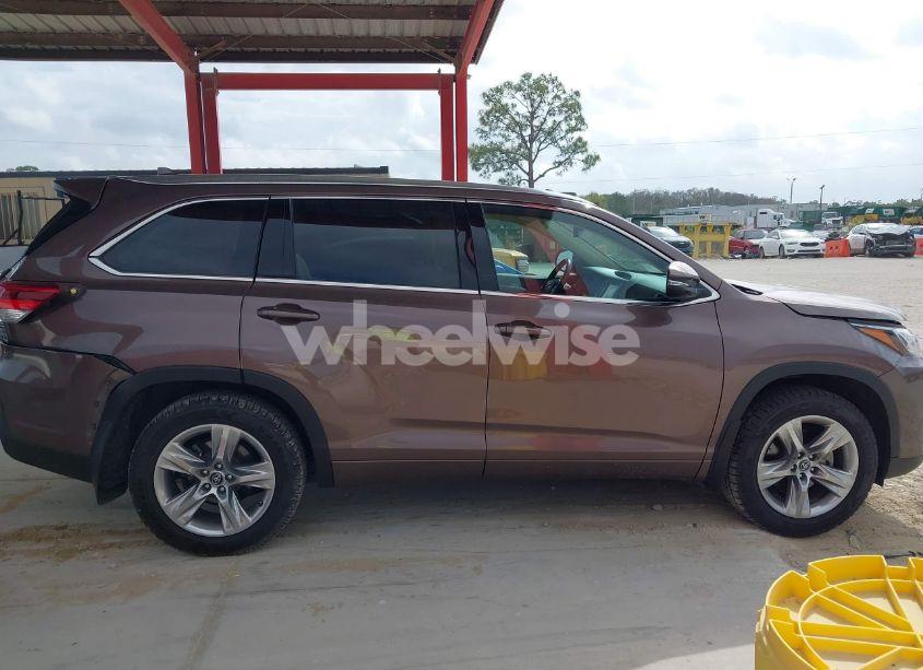 Photo 14 of 2017 Toyota Highlander LIMITED (VIN 5TDDZRFHXHS385617)