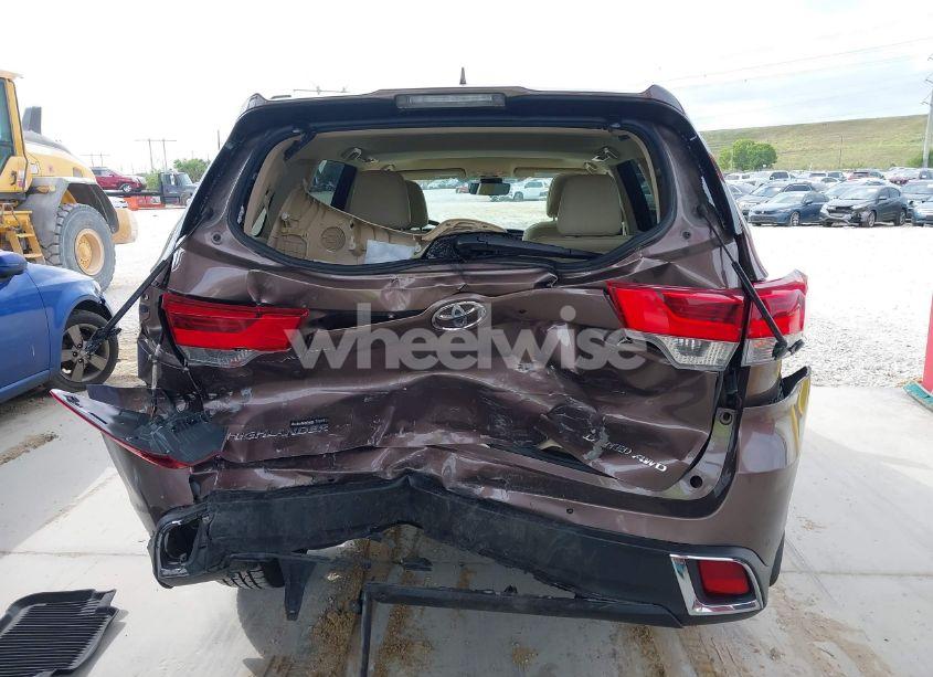 Photo 17 of 2017 Toyota Highlander LIMITED (VIN 5TDDZRFHXHS385617)