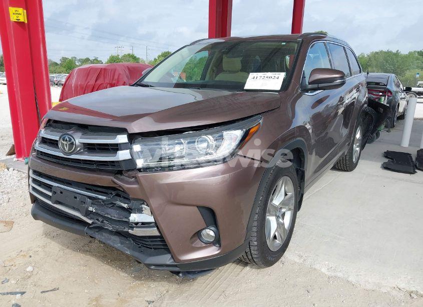 Photo 2 of 2017 Toyota Highlander LIMITED (VIN 5TDDZRFHXHS385617)