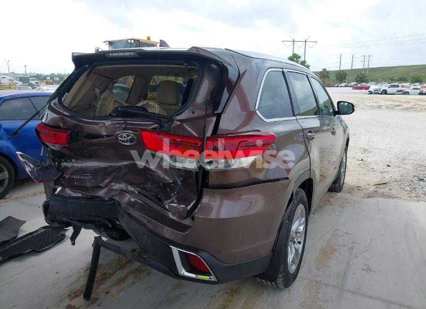 Photo 4 of 2017 Toyota Highlander LIMITED (VIN 5TDDZRFHXHS385617)