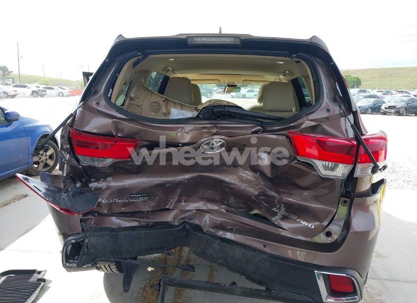 Photo 6 of 2017 Toyota Highlander LIMITED (VIN 5TDDZRFHXHS385617)