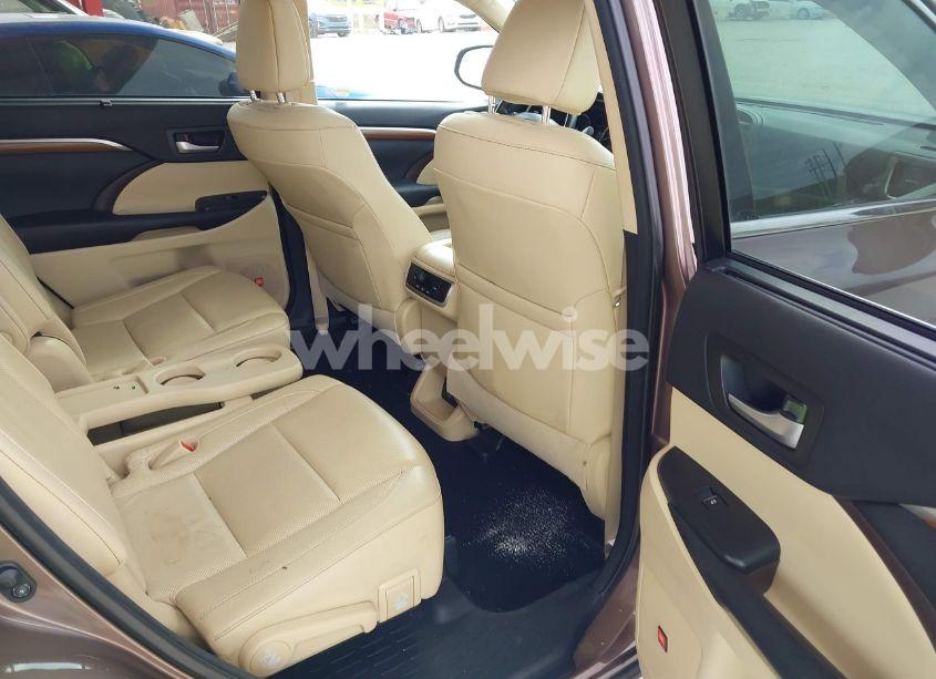 Photo 8 of 2017 Toyota Highlander LIMITED (VIN 5TDDZRFHXHS385617)