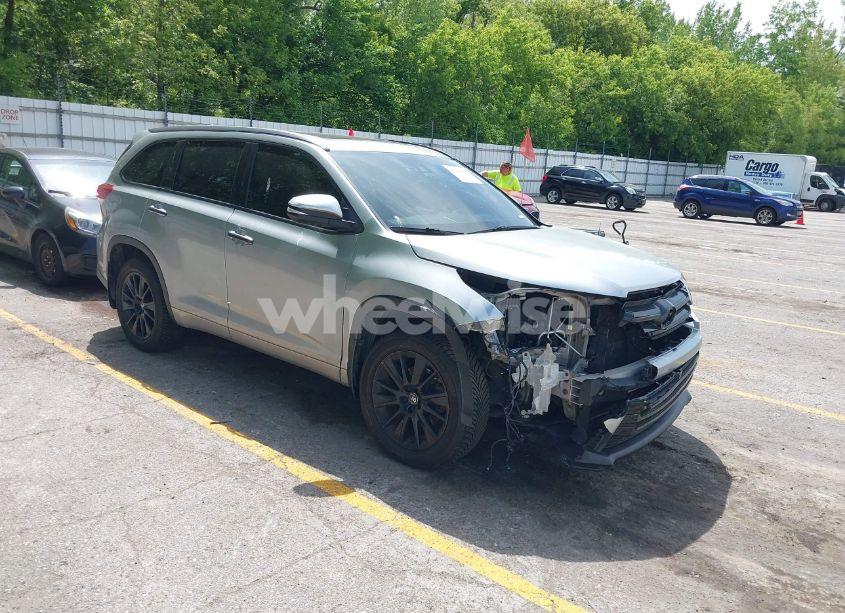 2017 Toyota Highlander LIMITED/LIMITED PLATINUM (VIN 5TDDZRFHXHS448196) main photo