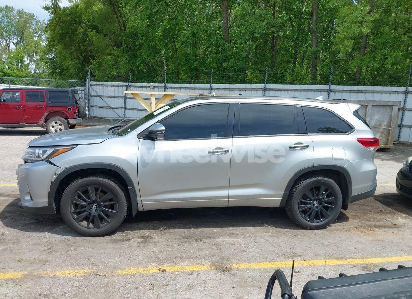 Photo 14 of 2017 Toyota Highlander LIMITED/LIMITED PLATINUM (VIN 5TDDZRFHXHS448196)