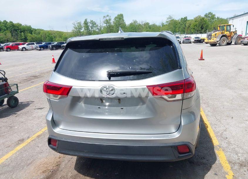 Photo 16 of 2017 Toyota Highlander LIMITED/LIMITED PLATINUM (VIN 5TDDZRFHXHS448196)