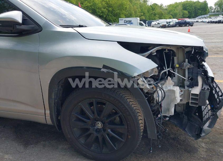 Photo 17 of 2017 Toyota Highlander LIMITED/LIMITED PLATINUM (VIN 5TDDZRFHXHS448196)