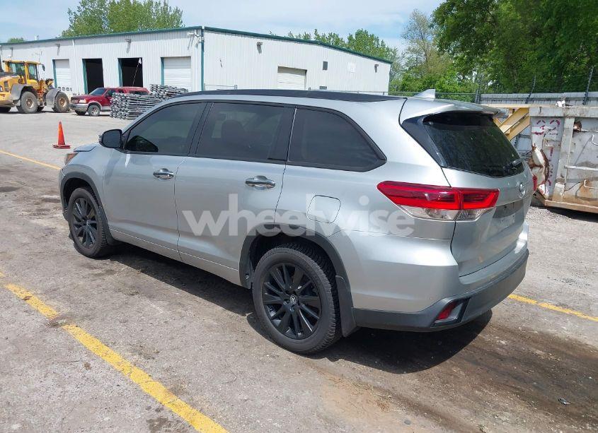 Photo 3 of 2017 Toyota Highlander LIMITED/LIMITED PLATINUM (VIN 5TDDZRFHXHS448196)