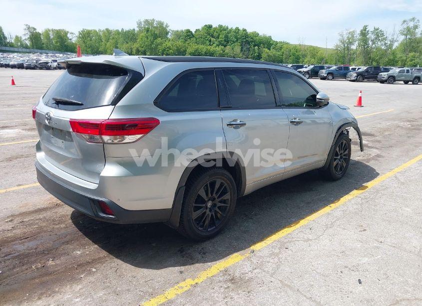 Photo 4 of 2017 Toyota Highlander LIMITED/LIMITED PLATINUM (VIN 5TDDZRFHXHS448196)
