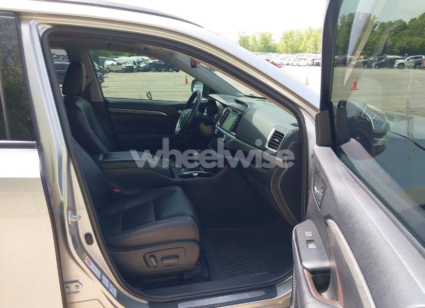 Photo 5 of 2017 Toyota Highlander LIMITED/LIMITED PLATINUM (VIN 5TDDZRFHXHS448196)