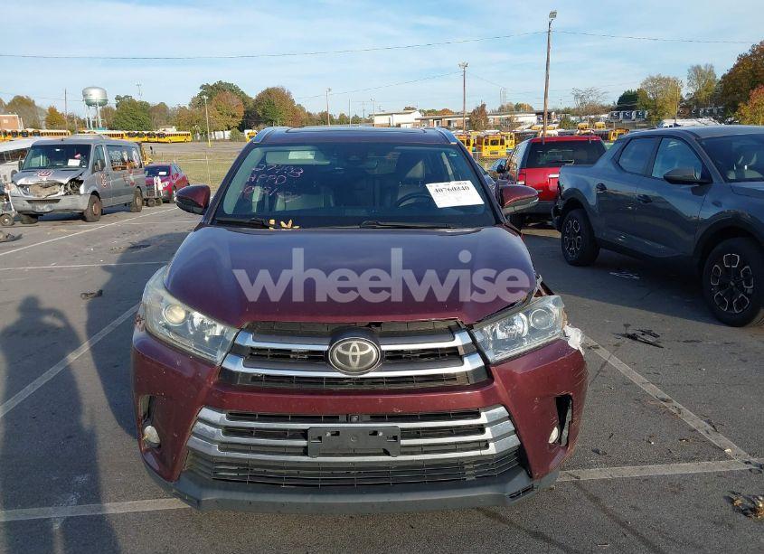 Photo 12 of 2018 Toyota Highlander LIMITED PLATINUM (VIN 5TDDZRFHXJS499168)