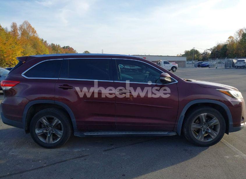Photo 13 of 2018 Toyota Highlander LIMITED PLATINUM (VIN 5TDDZRFHXJS499168)