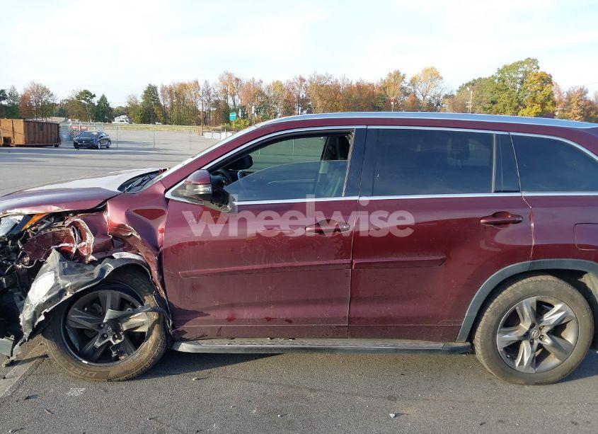 Photo 14 of 2018 Toyota Highlander LIMITED PLATINUM (VIN 5TDDZRFHXJS499168)