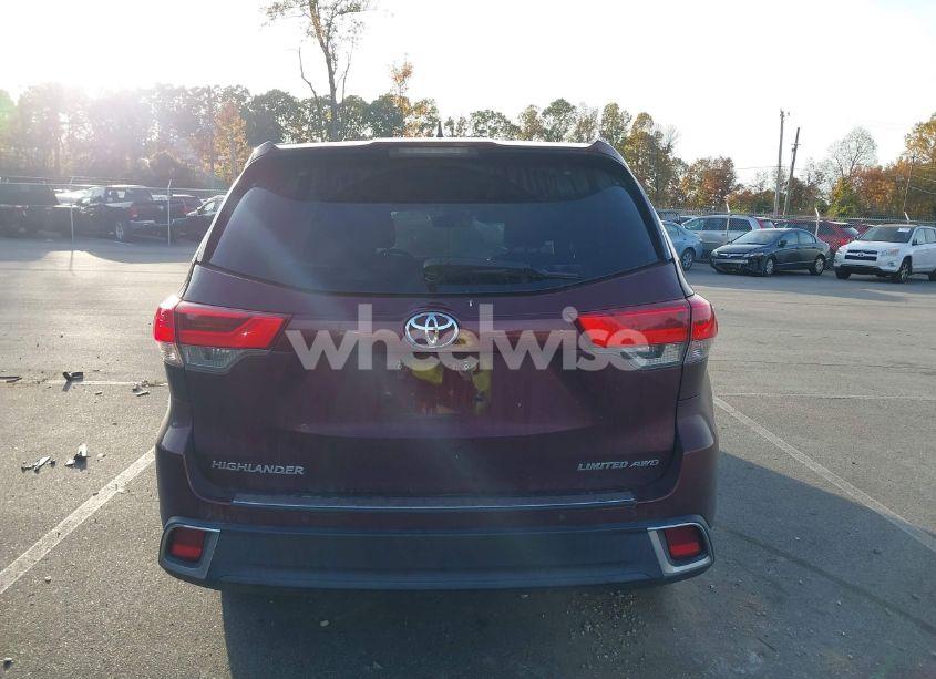 Photo 16 of 2018 Toyota Highlander LIMITED PLATINUM (VIN 5TDDZRFHXJS499168)