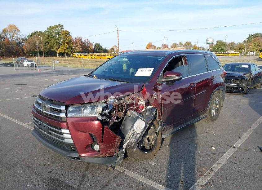 Photo 2 of 2018 Toyota Highlander LIMITED PLATINUM (VIN 5TDDZRFHXJS499168)