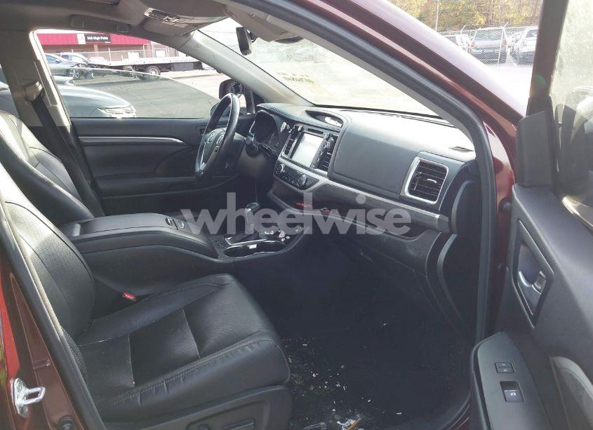 Photo 5 of 2018 Toyota Highlander LIMITED PLATINUM (VIN 5TDDZRFHXJS499168)