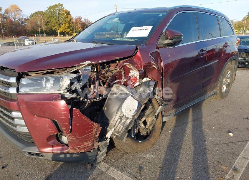 Photo 6 of 2018 Toyota Highlander LIMITED PLATINUM (VIN 5TDDZRFHXJS499168)