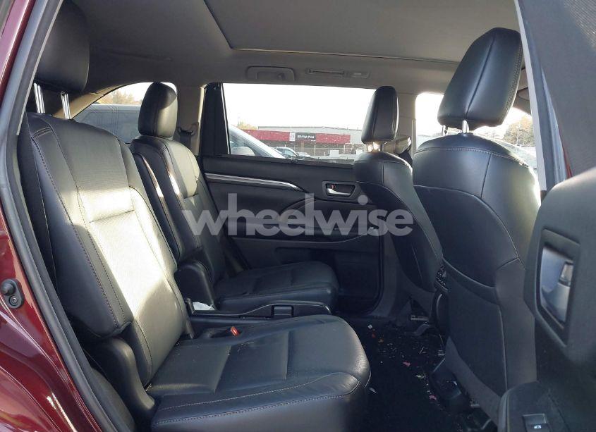 Photo 8 of 2018 Toyota Highlander LIMITED PLATINUM (VIN 5TDDZRFHXJS499168)